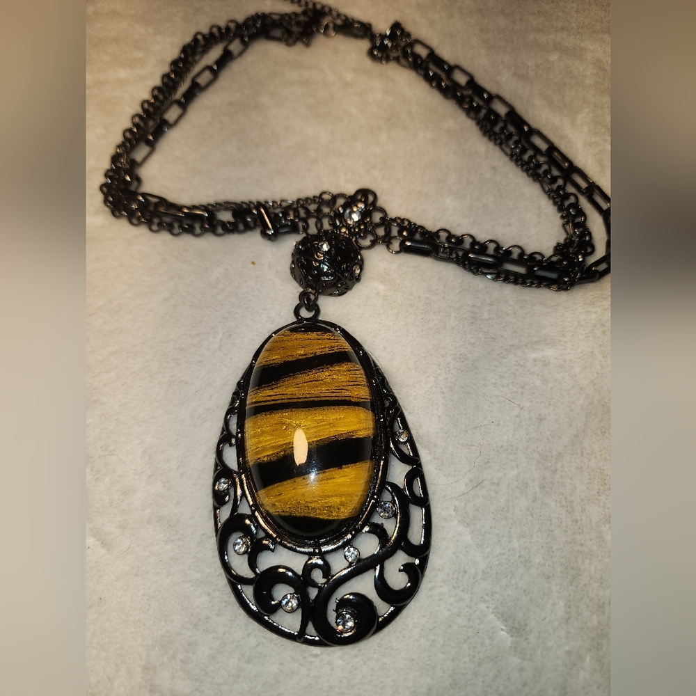 STUNNING Tiger Print Lucite HUGE Pendant Necklace – EUC 16” + 3” Extender